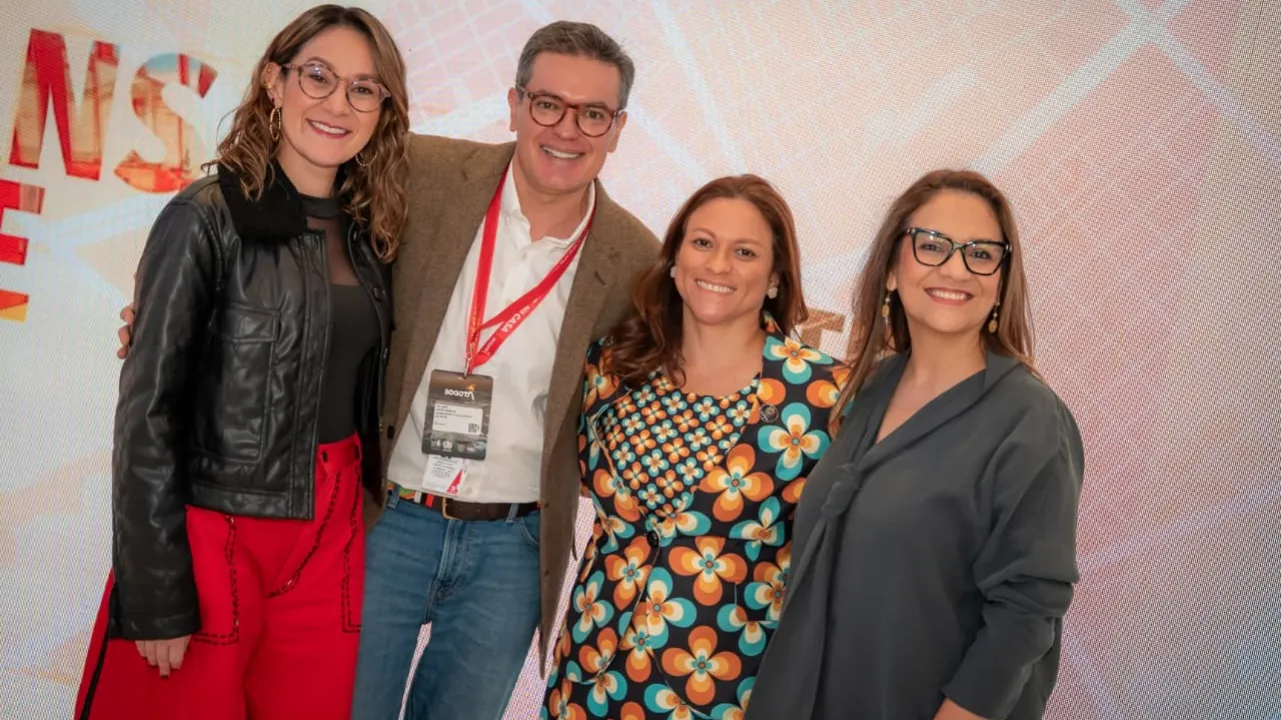 Ante los ojos del mundo