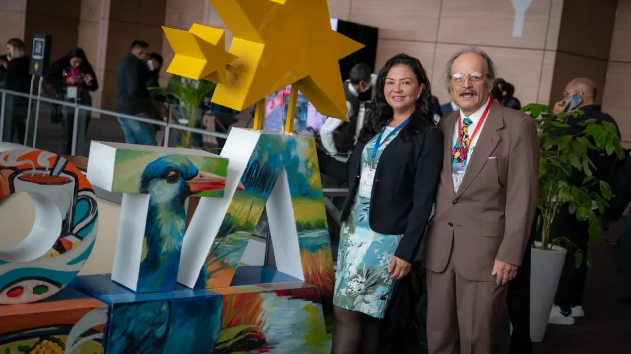 Ante los ojos del mundo