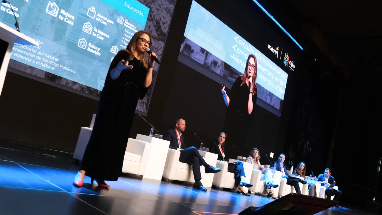 Panel retos y experiencias desde lo local a lo global 2