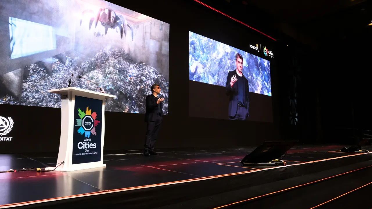 Jeremy Alain Siegel presentó “Ciudades azules y verdes”
