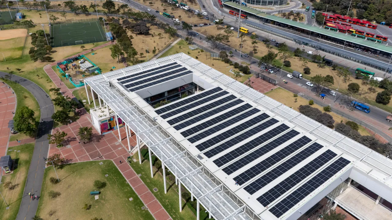 Páneles solares CEFE Tunal