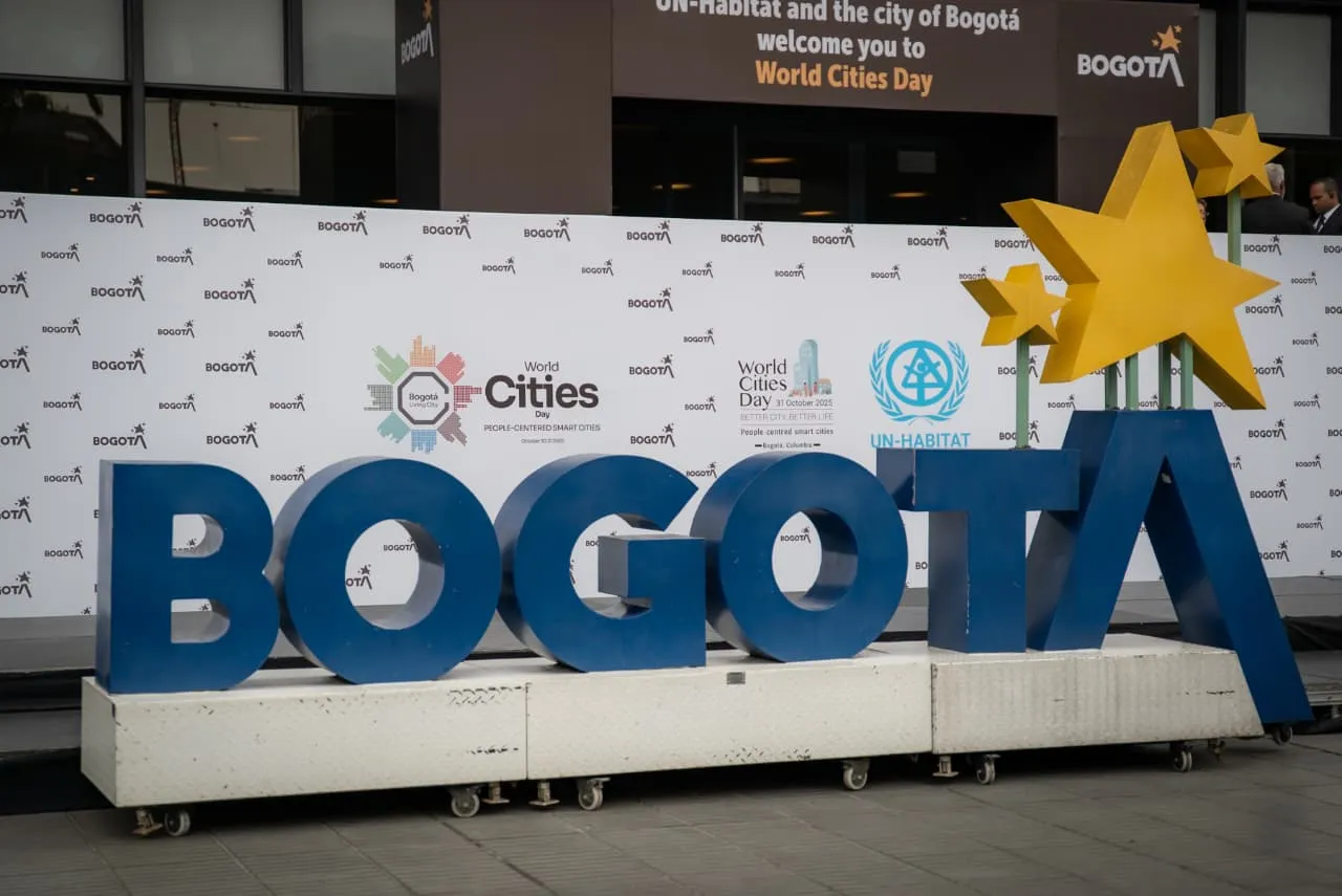 Ante los ojos del mundo